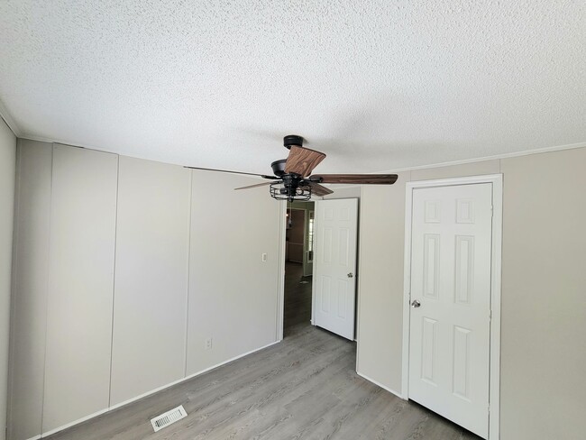 Building Photo - Stunning 3-bedroom, 2-bathroom home located in Charlotte, NC