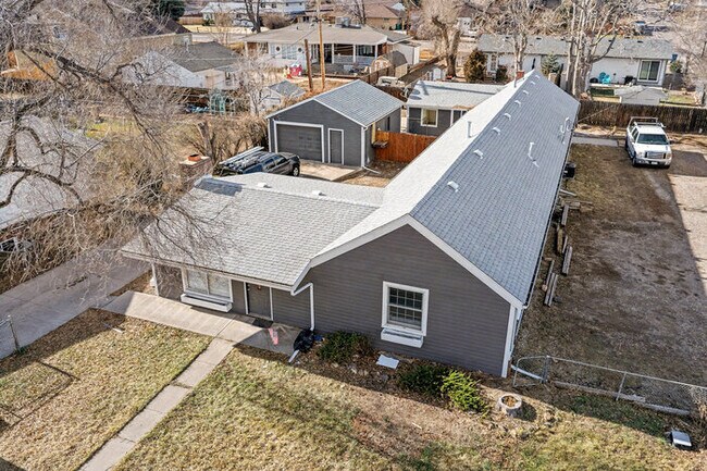 Building Photo - 105 S Kendall St