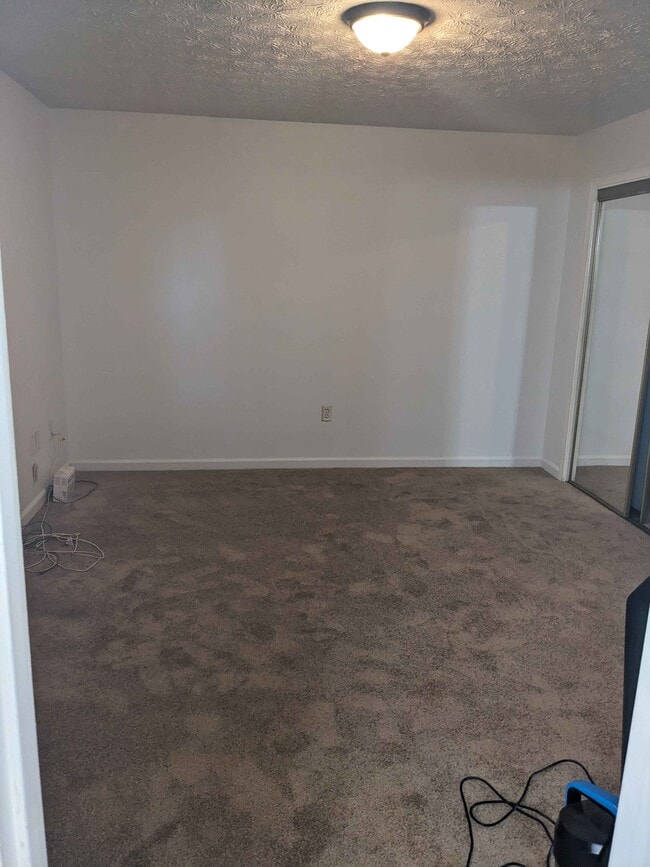 Building Photo - 201/203 East Paces Dr