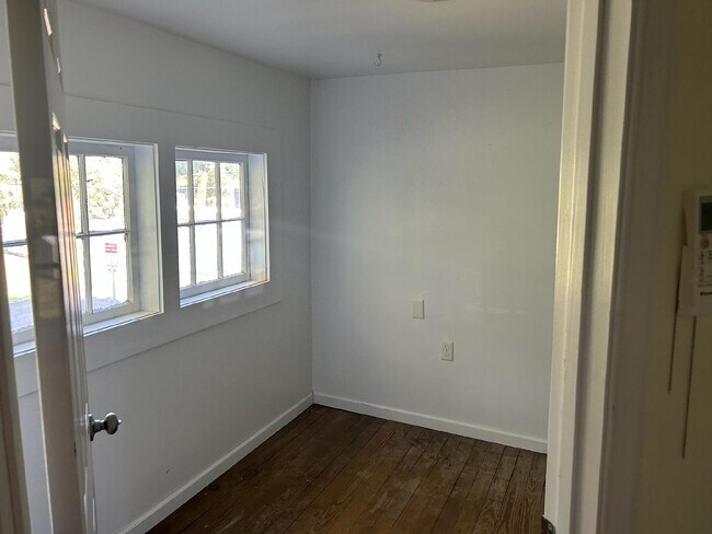 Building Photo - 1 Monroe Bay Ave