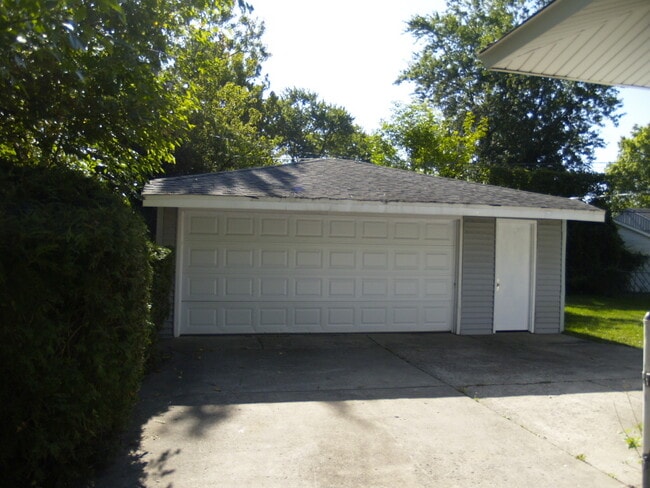 Building Photo - 22431 Strassburg Ave