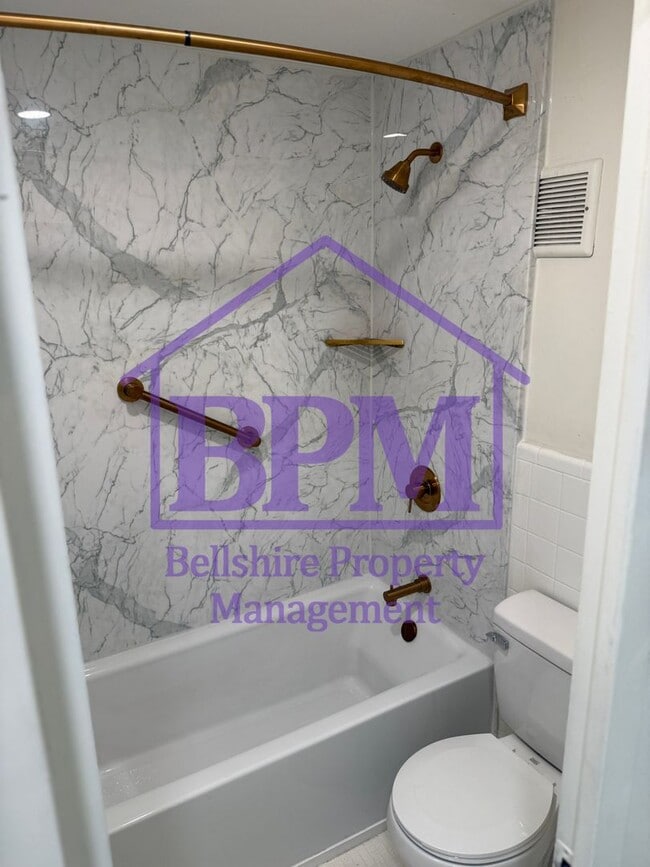 Building Photo - Modern 2 Bed, 2 Bath Condo in the Heart of...