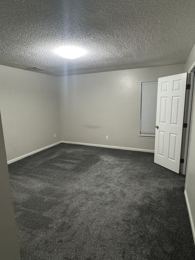 Building Photo - 1304 Wyngate Dr