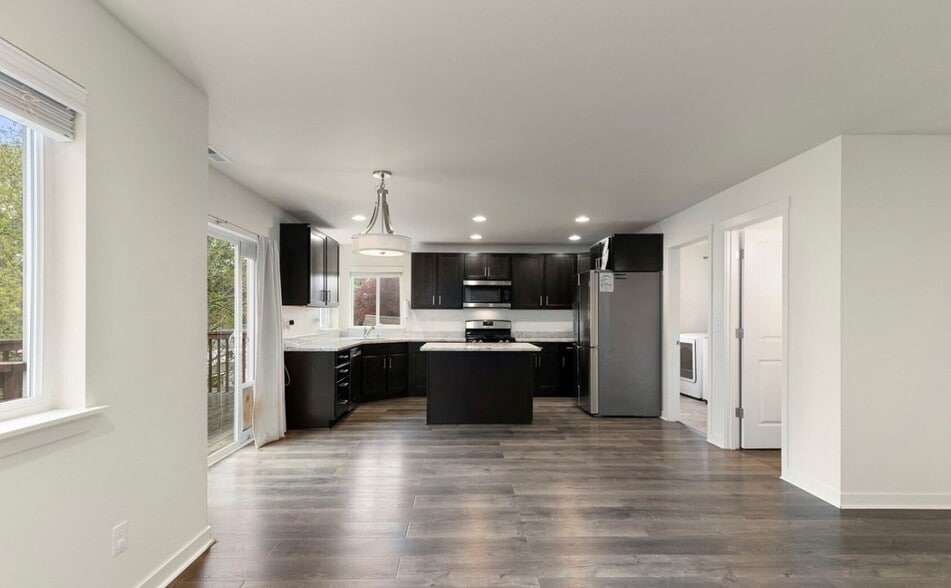 Building Photo - 744 Courage Ct