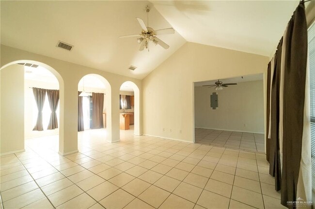 Building Photo - 407 Delia Ave