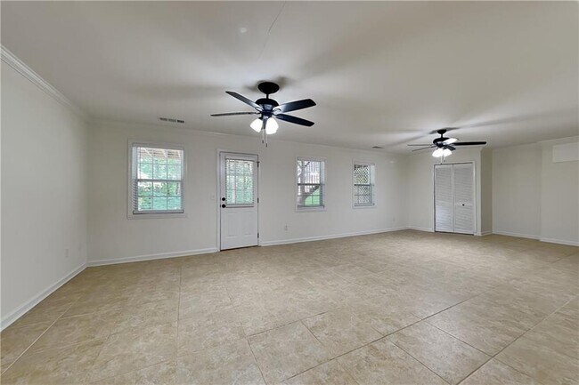 Building Photo - 420 Sable Ct