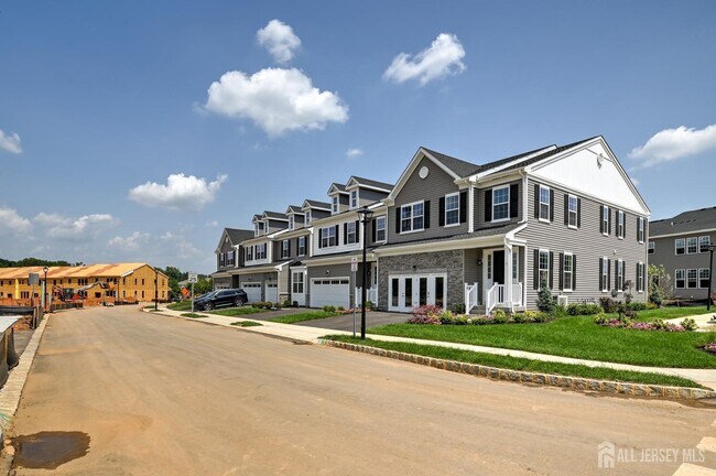 Building Photo - 13 Griffin Ln