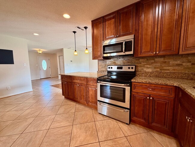 Building Photo - 1012 Antioch Cir