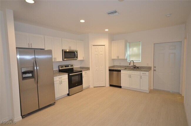 Building Photo - 3306 Bassie Ct