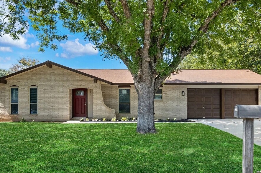 Primary Photo - 8311 Babe Ruth St