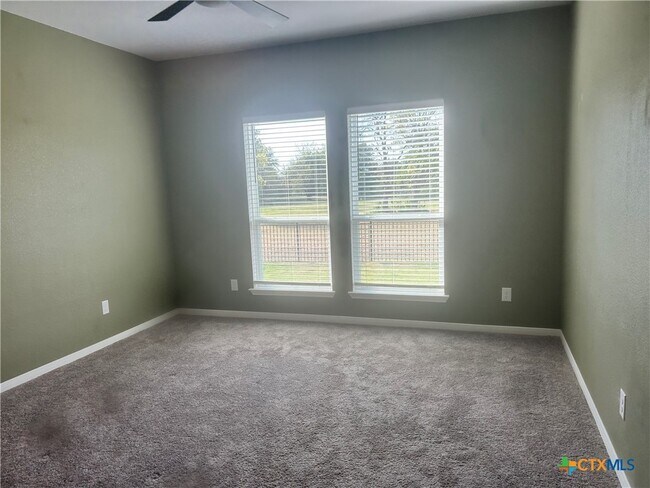 Building Photo - 631 Friar Tuck Dr