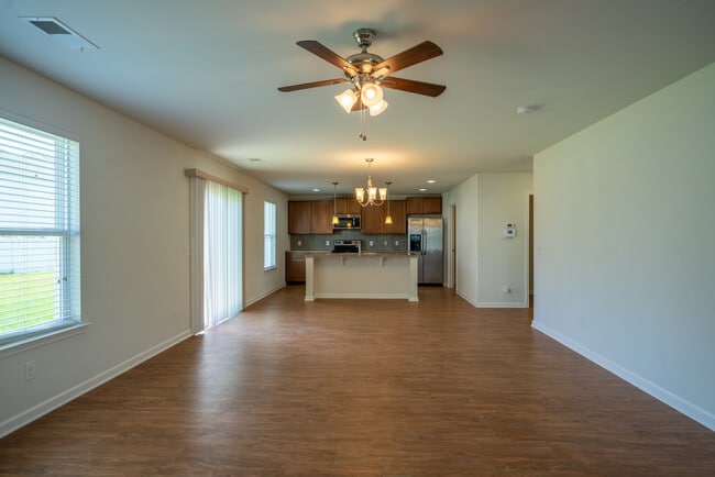Building Photo - 135 Davila St