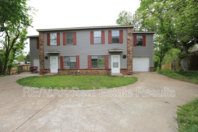 Building Photo - 602 Camellia Dr
