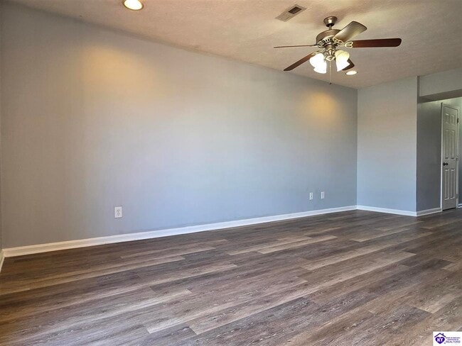 Building Photo - 153 Twin Lakes Dr