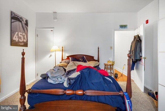 Building Photo - 821 Catharine St