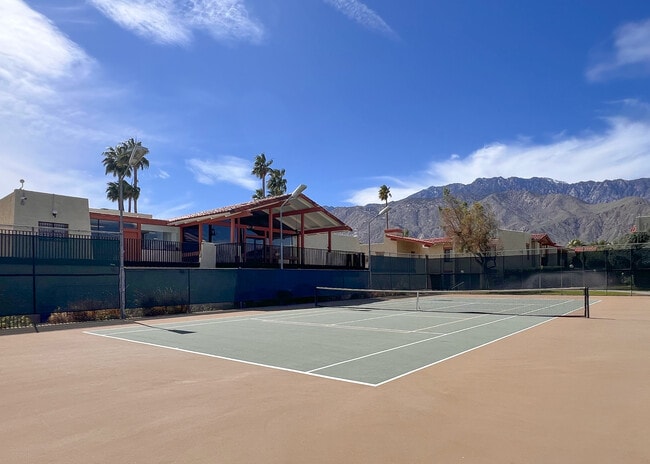 Building Photo - 1411 N Sunrise Way