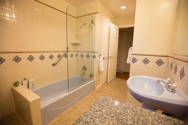 Building Photo - 7409 Fallenleaf Ln