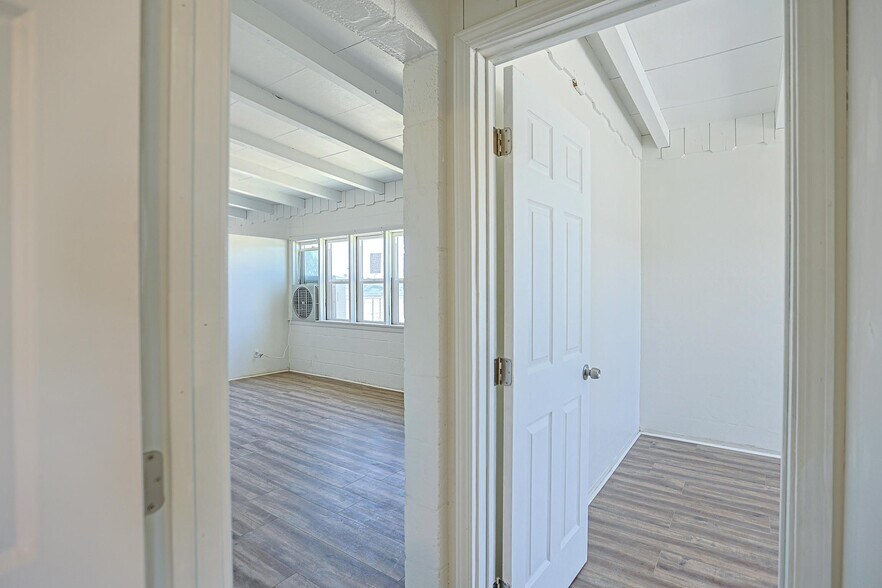 Building Photo - 11389 Lee Ave
