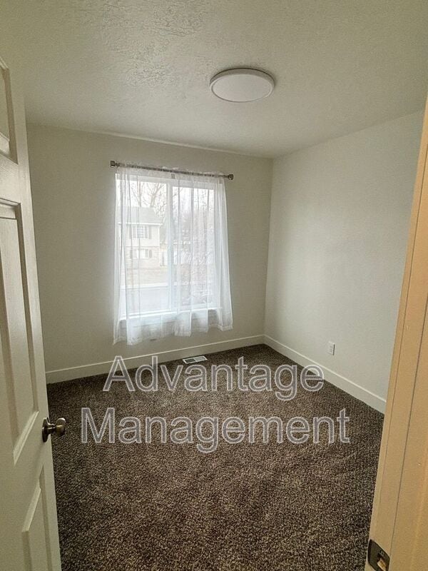 Building Photo - 741 1420 W