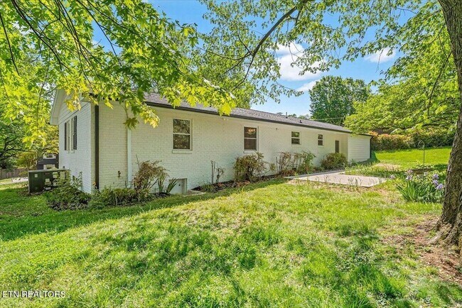 Building Photo - 221 Medford Rd