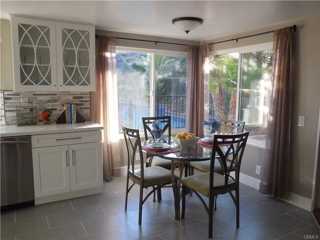 Building Photo - Pool Home 4 Bedroom