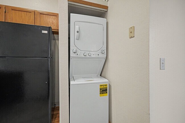 Building Photo - Charming Top-Floor Studio in Aurora with Private Patio & In-Unit Laundry