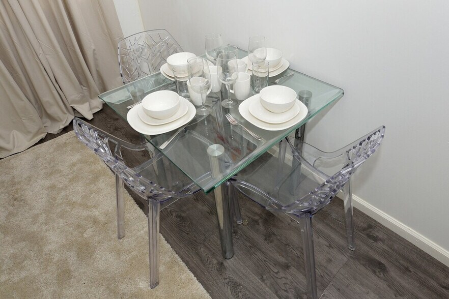 Building Photo - 350 W 38th St