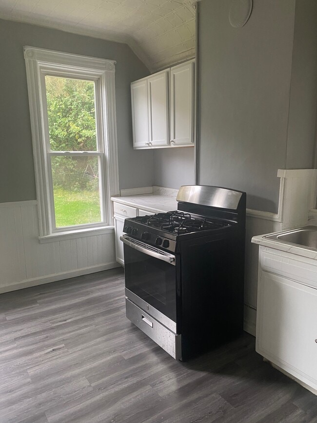 Building Photo - 12 E Sunnyside Way