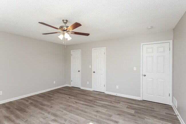 Building Photo - 340 Wayside Dr