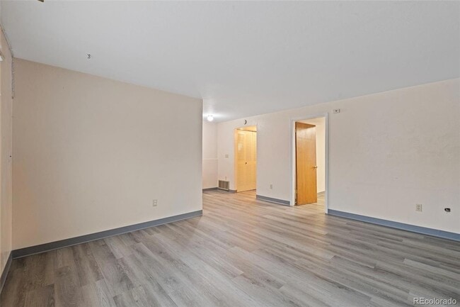 Building Photo - 6734 Hampton Dr