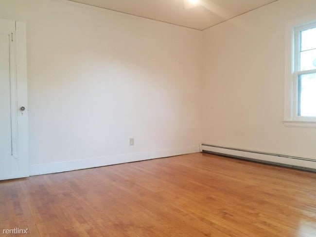 Building Photo - 2122 E Kenmore Pl
