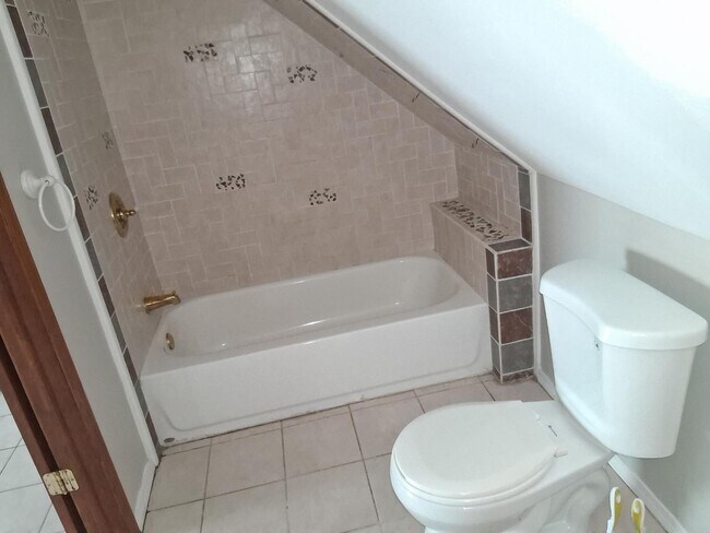 Building Photo - 1337 E 84th St