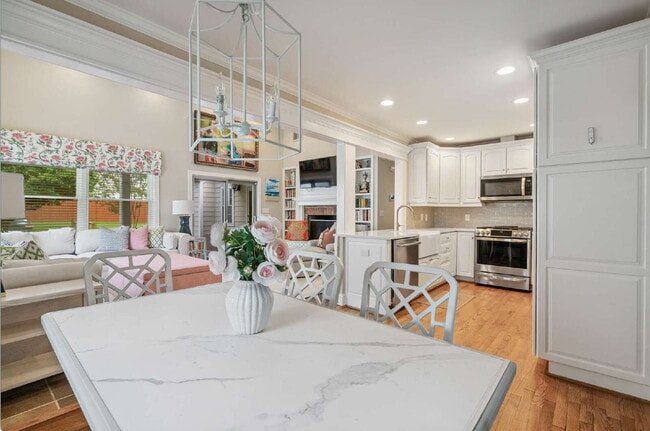 Building Photo - Charming Raleigh Retreat: 4-Bedroom Haven ...