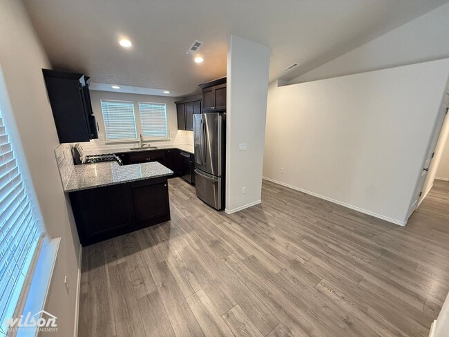 Building Photo - 3BD/2BA - Stunning Modern Home in Desirabl...