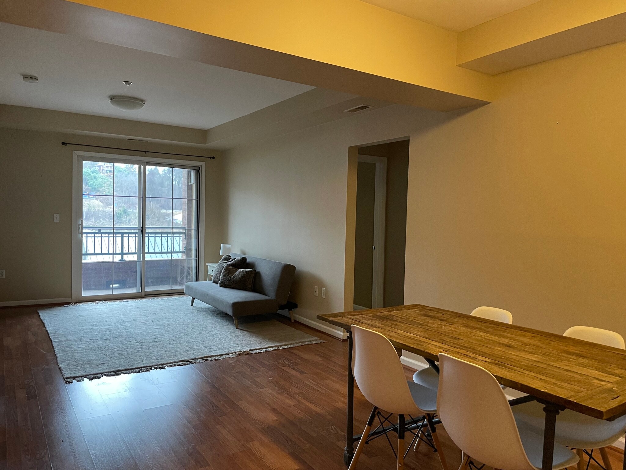 Building Photo - 1117 University Ave