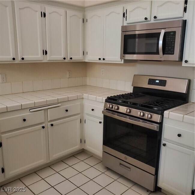 Building Photo - 7758 Vista Sunrise Dr