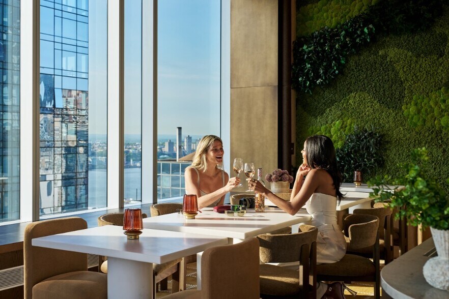 Building Photo - 550 Tenth Avenue