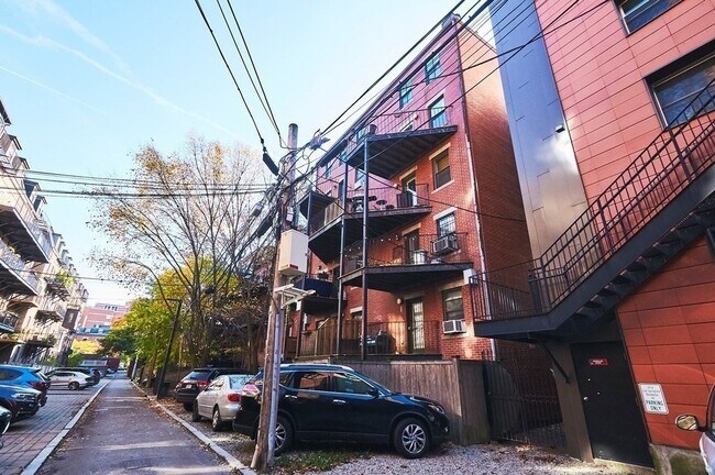 Building Photo - 18 E Springfield St