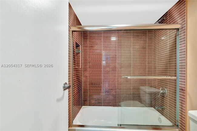 Building Photo - 2625 Collins Ave