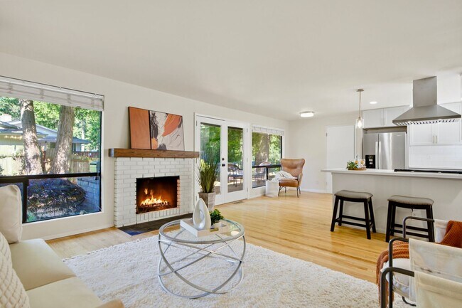Building Photo - Pet-Friendly Rambler with Modern Updates and Great Layout