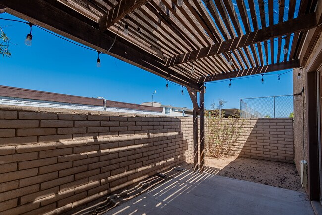 Building Photo - 2650 S Los Amigos Dr