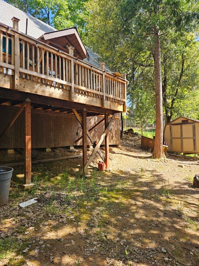 Building Photo - Charming mountain retreat nestled on Hekek...