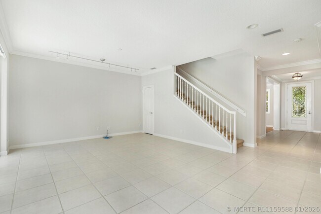 Building Photo - 130 Poinciana Dr