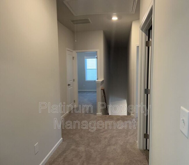 Building Photo - 4579 Silver Oak Dr