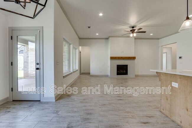 Building Photo - 6133 Frankie Lynn Ln