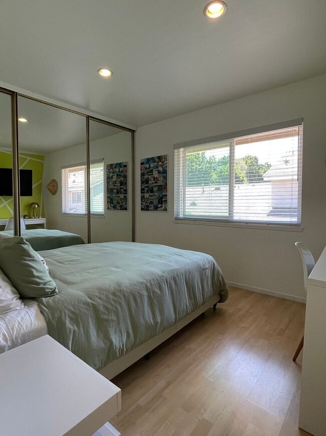 Building Photo - Stylish 3BR Townhome with Garage in Prestigious Woodbridge, Irvine