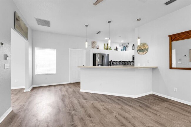 Building Photo - 1647 Red Oak Ln