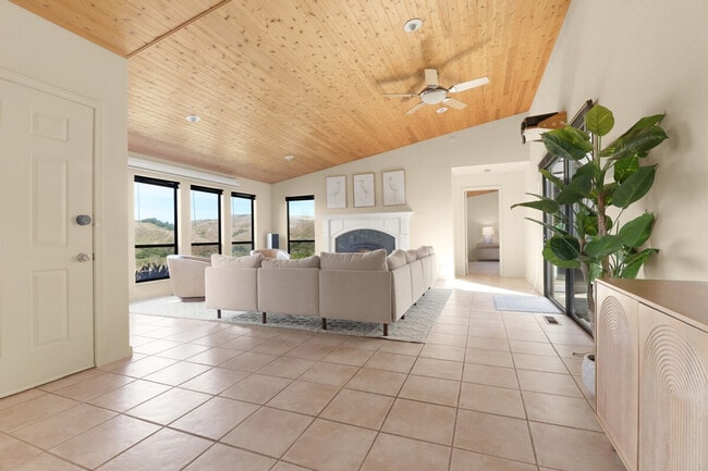 Building Photo - 112 Duck Ct