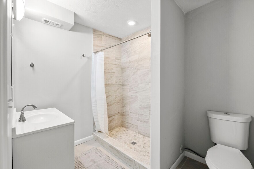 New bath with walk-in shower - 4120 Angol Pl