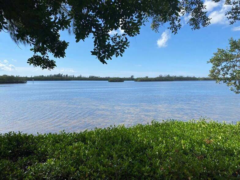 Building Photo - 4863 Independence Dr